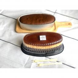 Hộp nhựa oval đế đen F70